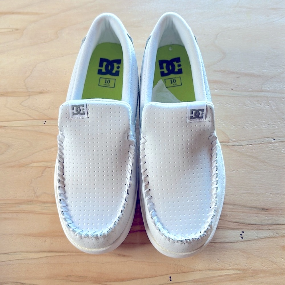DC men’s villain size 10 white